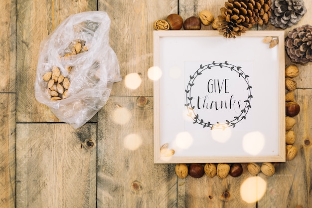 Free photo thanksgiving concept with frame and nuts