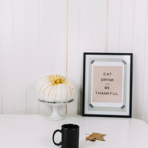 Free photo thanksgiving concept with frame