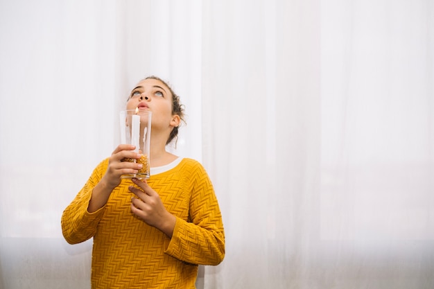 Free photo thanksgiving concept with thankful woman