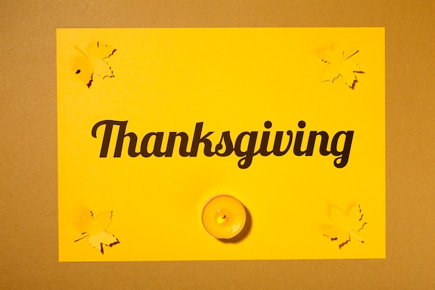 Free photo thanksgiving lettering with leaflets