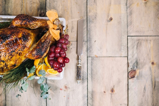 Free photo thanksgiving turkey with space on right