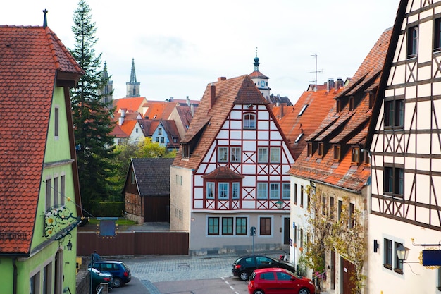 Сказочный город ротенбург в баварии, германия, выходит на здания и улицы города.