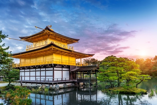 무료 사진 골든 파빌리온. 교토, 일본에있는 kinkakuji 사원.