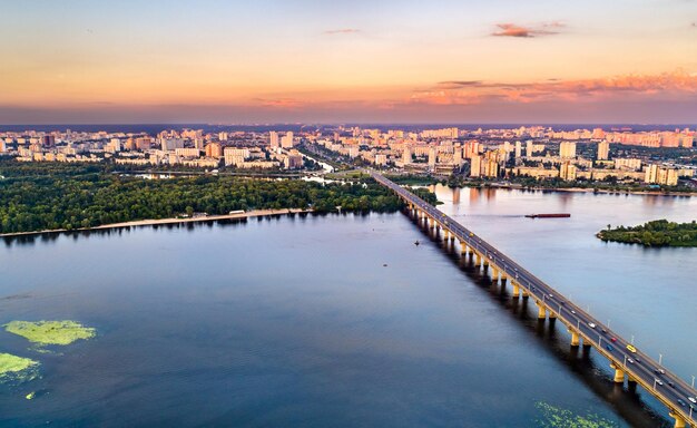 キエフ​ウクライナ​の​パトン橋