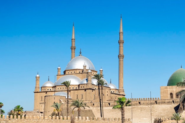 Цитадель саладина - мечеть мухаммеда али или мохаммеда али-паши, также известная как алебастровая мечеть. египет. каир.
