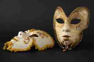 Free photo theater masks with dark background still life