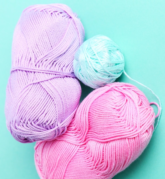 Foto gratuita fili di lana rotoli di rosa