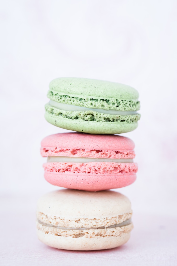 Free Photo three assorted-flavor macarons