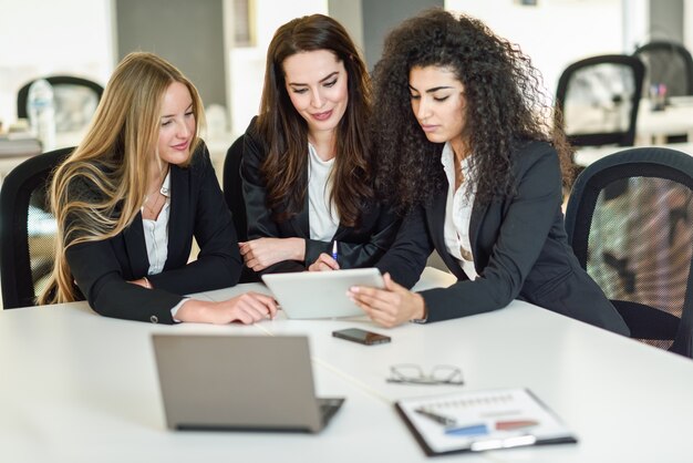 Businesswomens | Free Vectors, Stock Photos & PSD