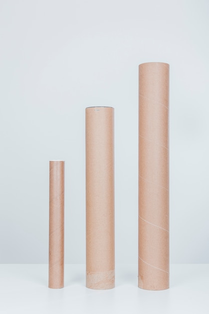 異なるサイズの3つのボール紙管