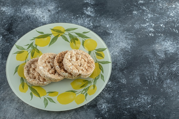 Free photo three delicious crispbread on colorful plate