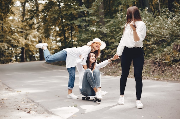 Free photo three pretty girls in a summer park