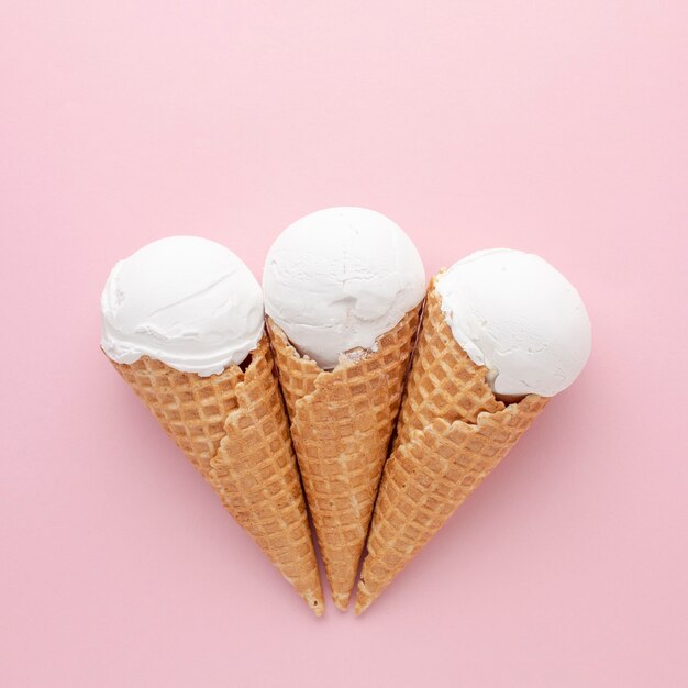 하얀 아이스크림 3 개