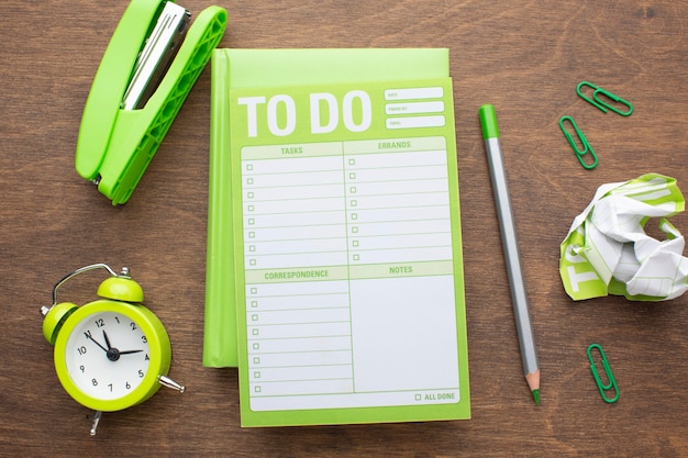 Foto gratuita concetto di organizzazione del tempo con planner