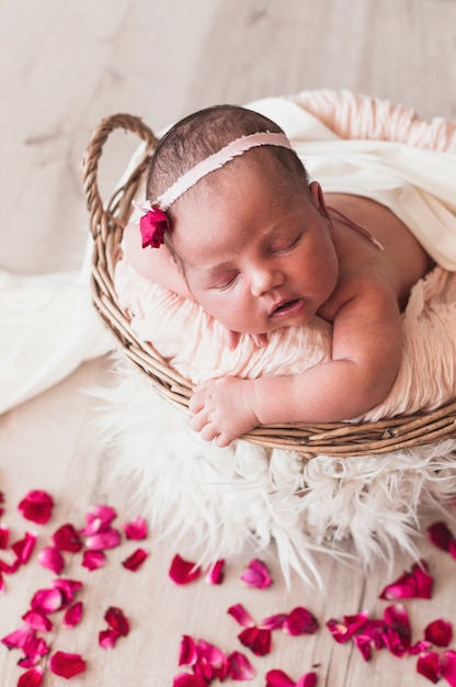 Free photo tiny newborn in headband sleeping