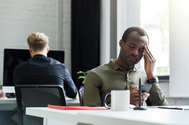 Free photo tired afro american man having a headache