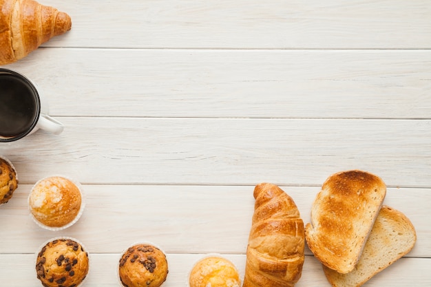 Free photo toasted bread and different pastry