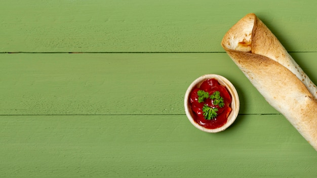 Free photo toasted burrito and sauce in bowl