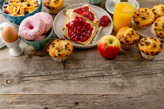 Toasts with jam and apple