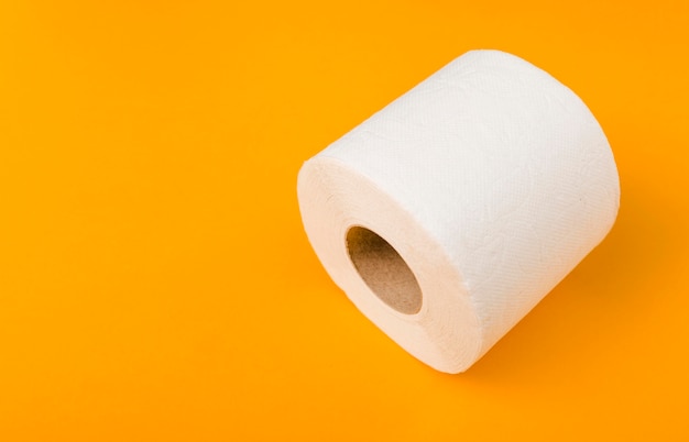 Free photo toilet paper roll with copy-space