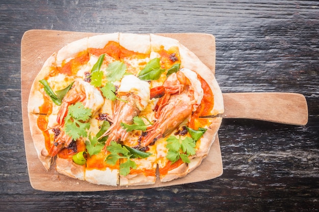 Free photo tom yum pizza