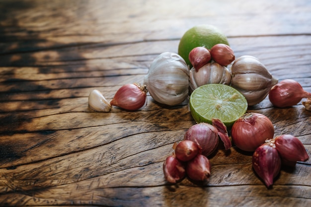 Tom Yum spices are arranged in the form of people placed on brown wood floors.