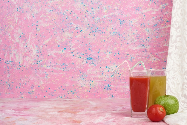 Free photo tomato and apple with drink.