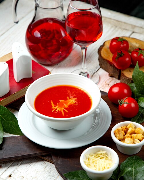 Tomato soup with crackers and grated cheese