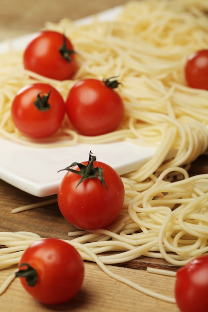 Free photo tomato and spaghettis