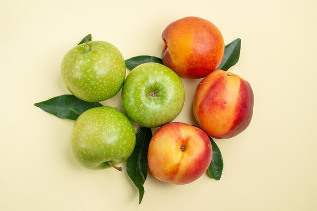 Top close-up view apples and nectarines three apples and three nectarines with leaves