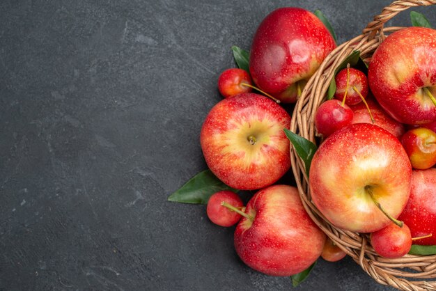 Top close-up view apples rope apples twith leaves in the basket