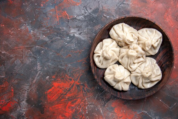 Top close-up view khinkali khinkali in the brown bowl