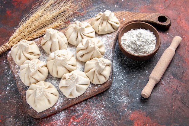 Top close-up view khinkali khinkali on the cutting board flour rolling pin