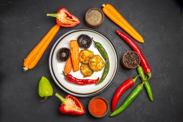 Top close-up view vegetables roasted vegetables bowls of spices carrots bell pepper hot pepper