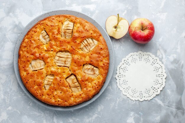 Top view apple pie inside plate with fresh apples on the light background sugar cake biscuit pie sweet bake