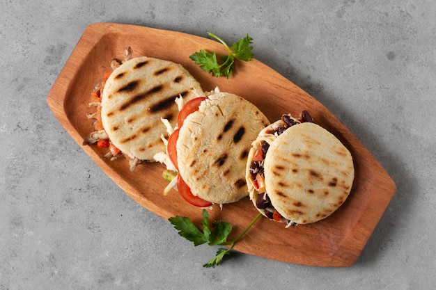 Free photo top view arepas with vegetables