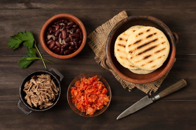 Free photo top view arepas on wooden table