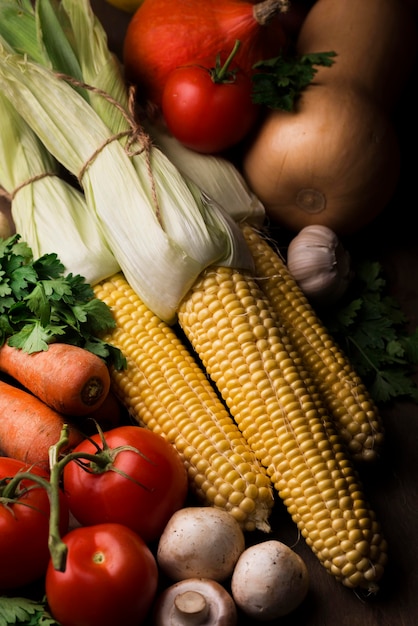 Free photo top view arrangement of autumn vegetables