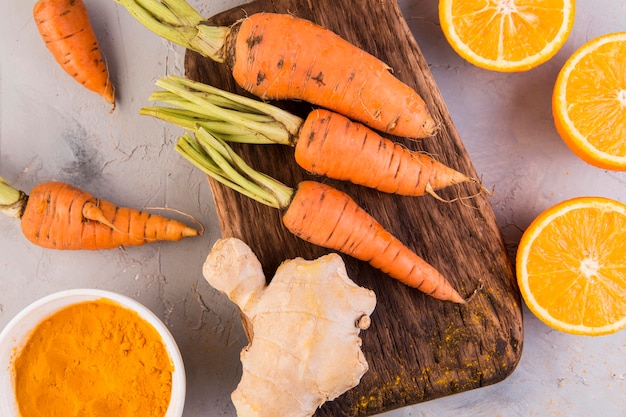 Top view arrangement of carrots and oranges