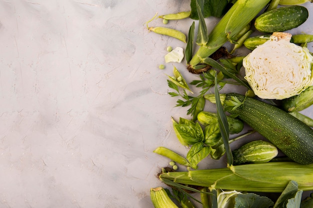 Free photo top view arrangement of green vegetables with copy space