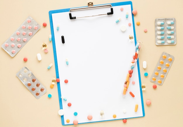 Free photo top view assortment of colorful pills and tablets on the table