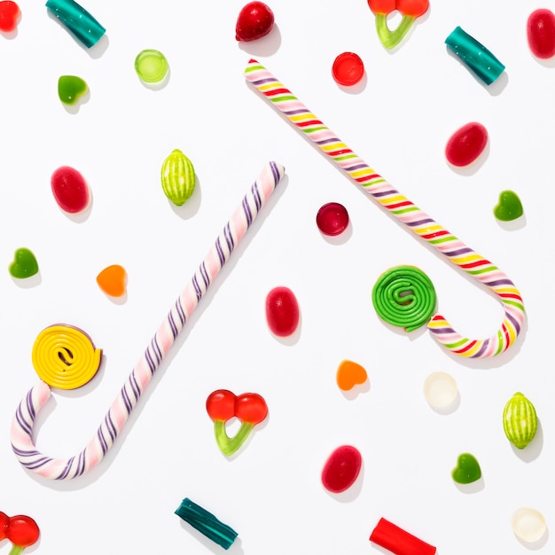 Free photo top view assortment of different colored candies on white background