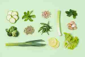 Free photo top view assortment of fresh vegetables