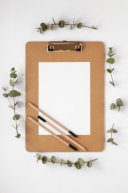 Free photo top view assortment of natural material stationery