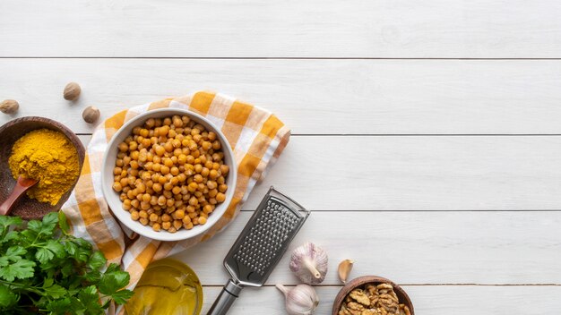 Foto gratuita assortimento di vista dall'alto di cibi e ingredienti gustosi