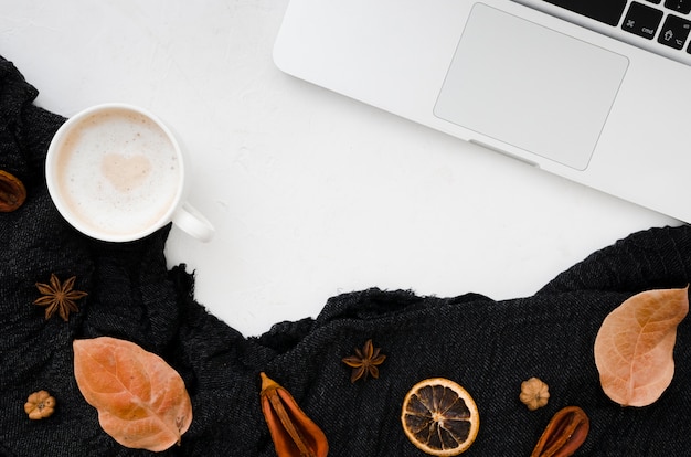 Free photo top view autumn leaves with coffee