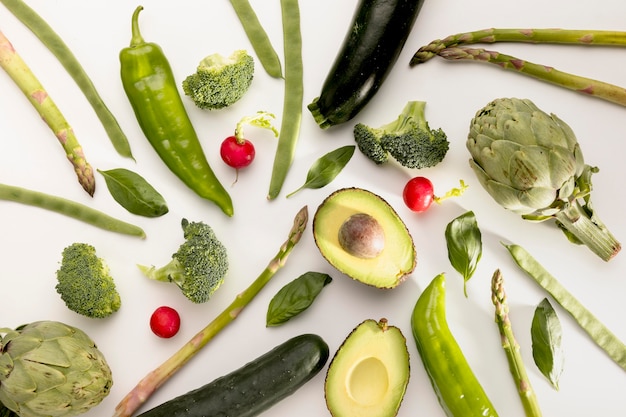 Free photo top view of avocado with other vegetables