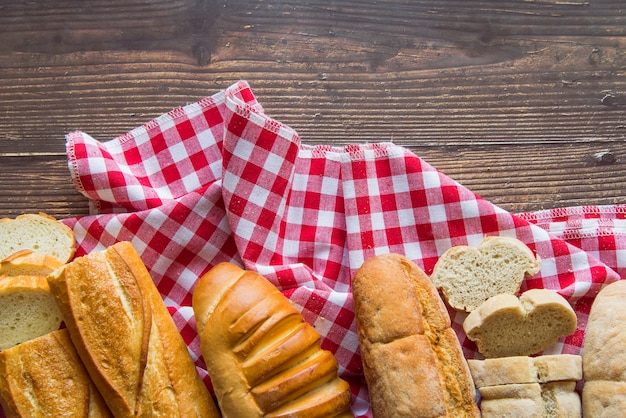 Free photo top view baguette assortment on a cloth