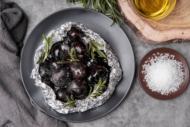 Foto gratuita vista dall'alto di castagne al forno