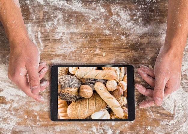 Вид сверху пекарня концепция с планшета